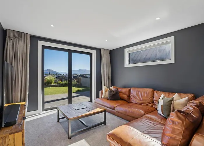 Holiday home Miharo Mountain Haven | Mountain Views & Outdoor Fire Wanaka