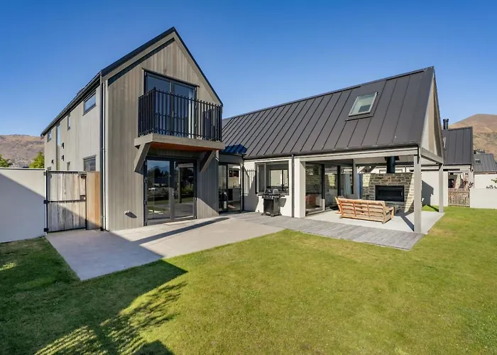 Holiday home Miharo Mountain Haven | Mountain Views & Outdoor Fire