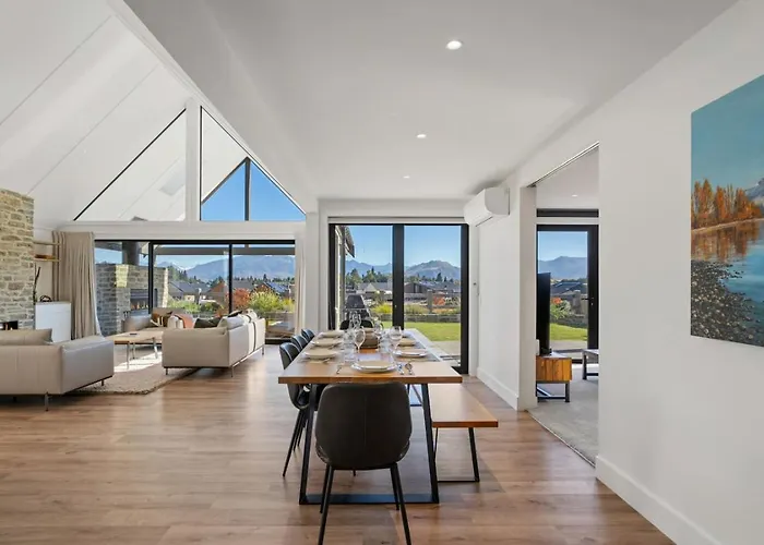 Miharo Mountain Haven | Mountain Views & Outdoor Fire Holiday home Wanaka