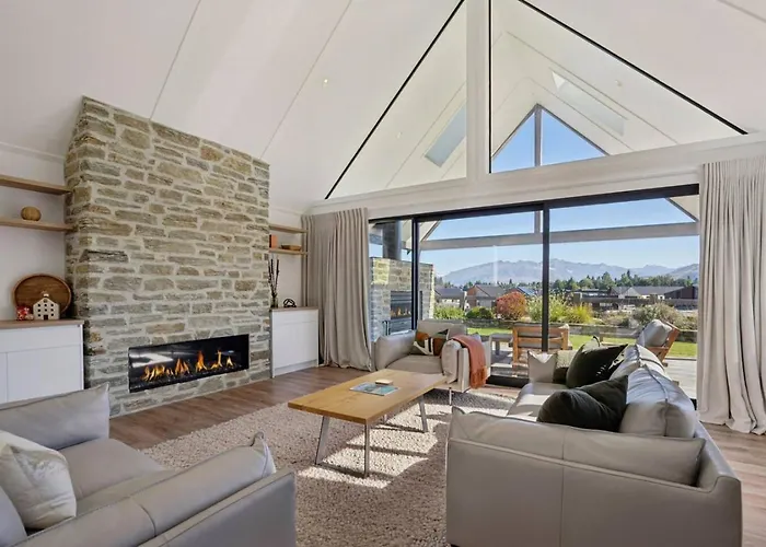 Holiday home Miharo Mountain Haven | Mountain Views & Outdoor Fire Wanaka