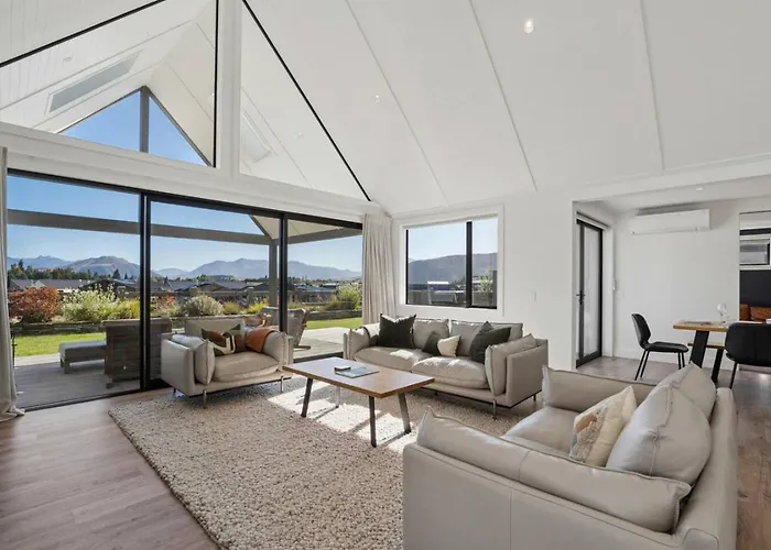 Miharo Mountain Haven | Mountain Views & Outdoor Fire Holiday home Wanaka
