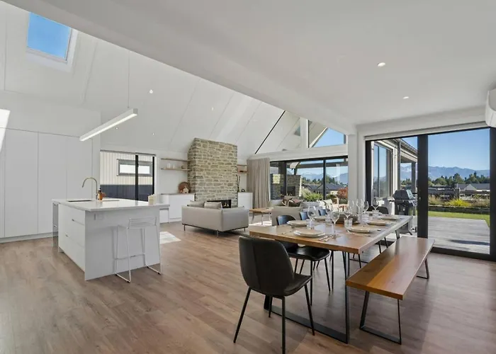 Miharo Mountain Haven | Mountain Views & Outdoor Fire * Wanaka