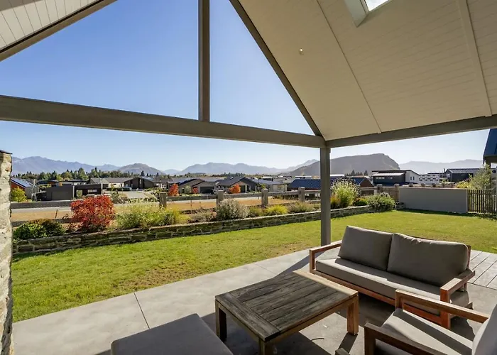 Miharo Mountain Haven | Mountain Views & Outdoor Fire Holiday home *