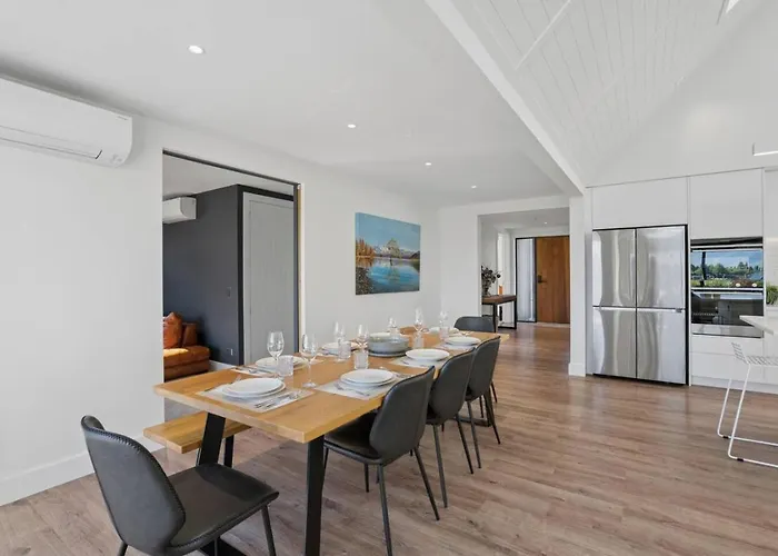 Miharo Mountain Haven | Mountain Views & Outdoor Fire Wanaka