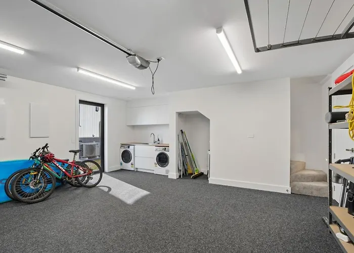 Holiday home Miharo Mountain Haven | Mountain Views & Outdoor Fire Wanaka